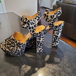 Jessica simpson leapord  heals